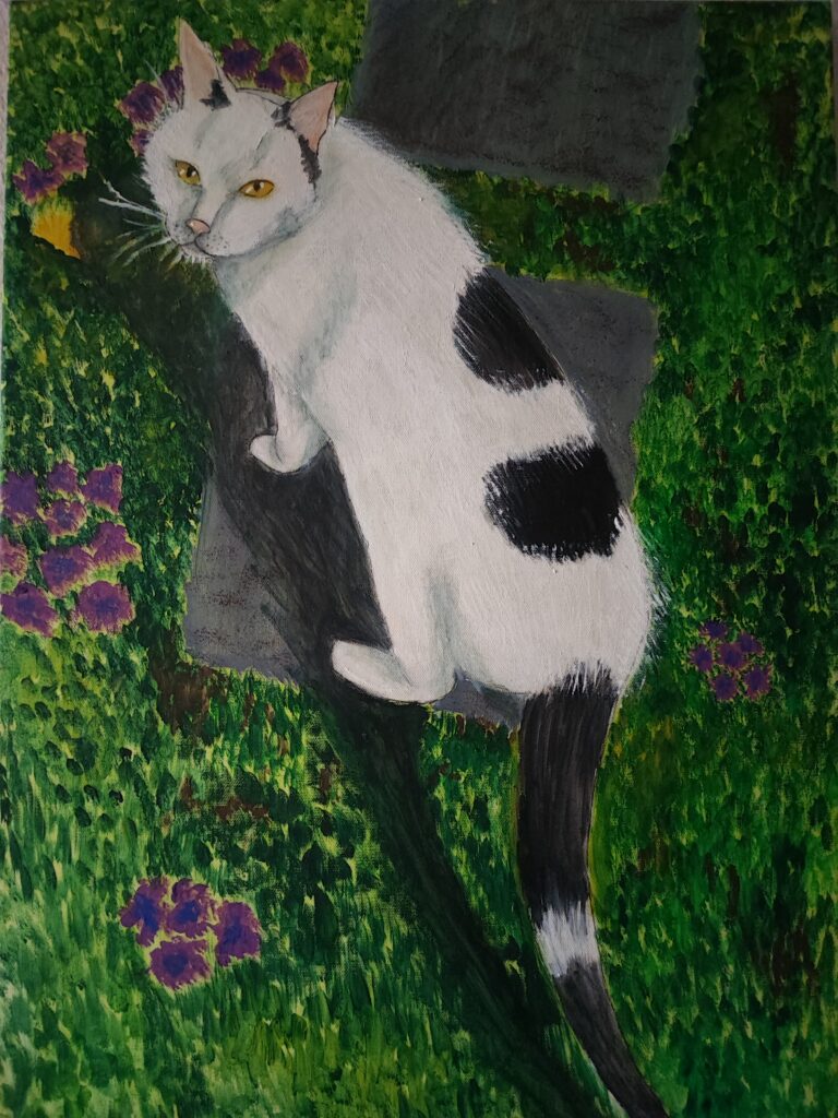 Ein Acrylgemälde von einer weißen Katze mit schwarzen Flecken, die in einem Garten steht und über die Schulter hoch zum Betrachter sieht.